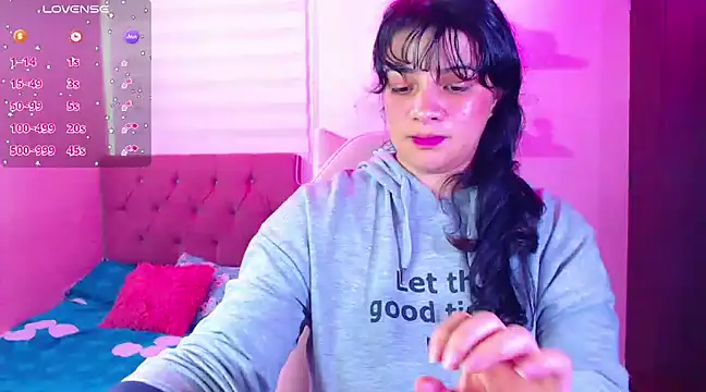 Snapshot of Vannessa__Shy chatting on December 2024 08:11:01 PM Vannessa  Shy online show from December 2024 08:11:01 PM