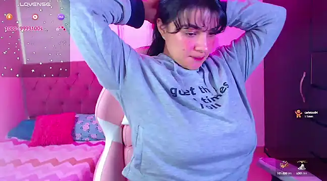 Snapshot of Vannessa__Shy chatting on December 2024 08:58:01 PM Vannessa  Shy online show from December 2024 08:58:01 PM