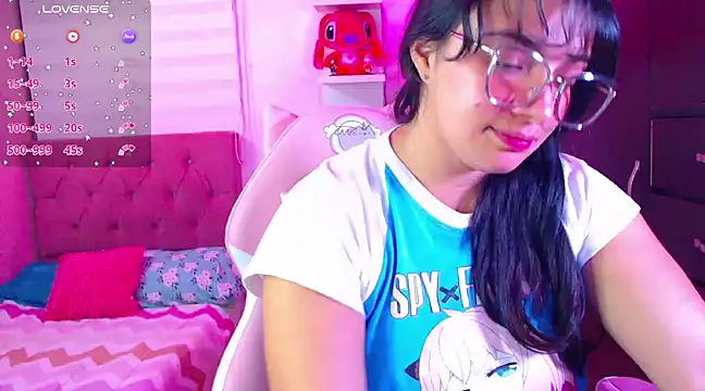 Snapshot of Vannessa__Shy chatting on December 2024 11:59:01 PM Vannessa  Shy online show from December 2024 11:59:01 PM