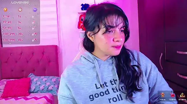 Snapshot of Vannessa__Shy chatting on December 2024 11:06:02 PM Vannessa  Shy online show from December 2024 11:06:02 PM