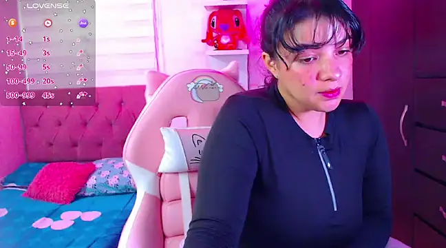 Snapshot of Vannessa__Shy chatting on January 2025 08:57:01 PM Vannessa  Shy online show from January 2025 08:57:01 PM