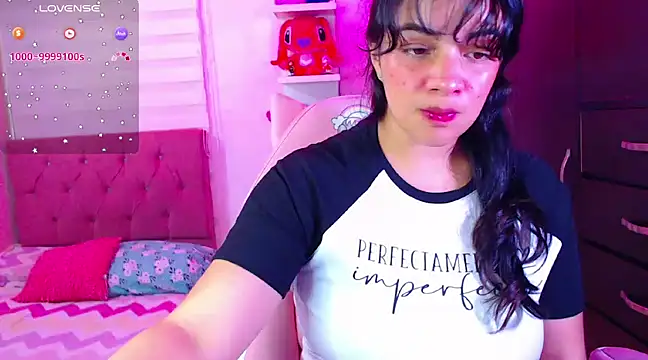 Snapshot of Vannessa__Shy chatting on January 2025 10:25:02 PM Vannessa  Shy online show from January 2025 10:25:02 PM