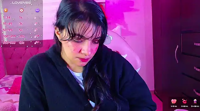 Snapshot of Vannessa__Shy chatting on January 2025 04:57:01 PM Vannessa  Shy online show from January 2025 04:57:01 PM