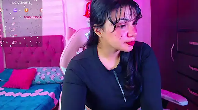 Snapshot of Vannessa__Shy chatting on January 2025 08:37:02 PM Vannessa  Shy online show from January 2025 08:37:02 PM