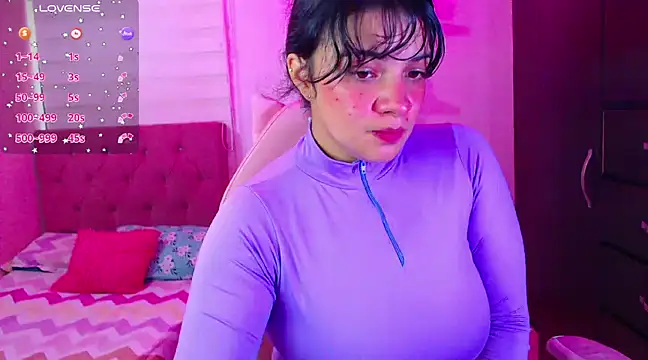 Snapshot of Vannessa__Shy chatting on January 2025 03:35:01 PM Vannessa  Shy online show from January 2025 03:35:01 PM