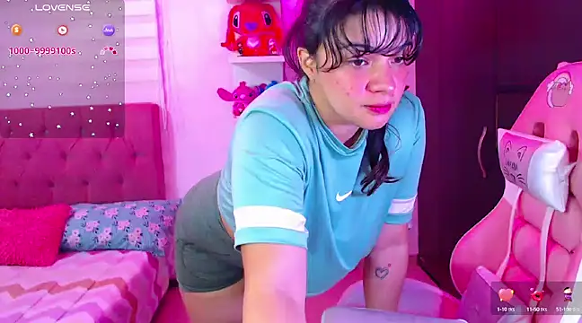 Snapshot of Vannessa__Shy chatting on January 2025 05:08:01 PM Vannessa  Shy online show from January 2025 05:08:01 PM