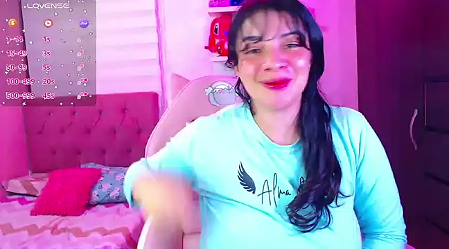 Snapshot of Vannessa__Shy chatting on January 2025 12:35:01 AM Vannessa  Shy online show from January 2025 12:35:01 AM