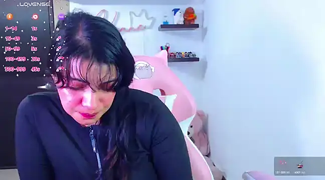 Snapshot of Vannessa__Shy chatting on February 2025 09:31:01 PM Vannessa  Shy online show from February 2025 09:31:01 PM