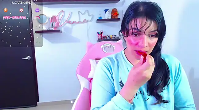 Snapshot of Vannessa__Shy chatting on February 2025 10:53:02 PM Vannessa  Shy online show from February 2025 10:53:02 PM