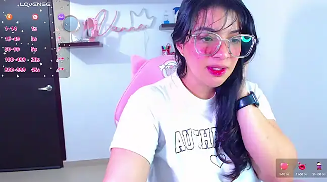 Snapshot of Vannessa__Shy chatting on February 2025 11:13:02 PM Vannessa  Shy online show from February 2025 11:13:02 PM
