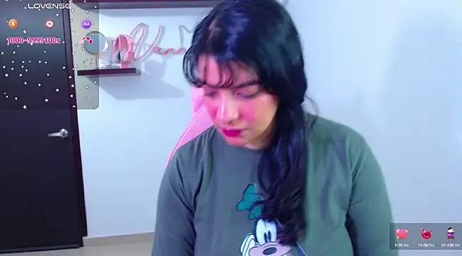 Snapshot of Vannessa__Shy chatting on February 2025 06:26:02 PM Vannessa  Shy online show from February 2025 06:26:02 PM