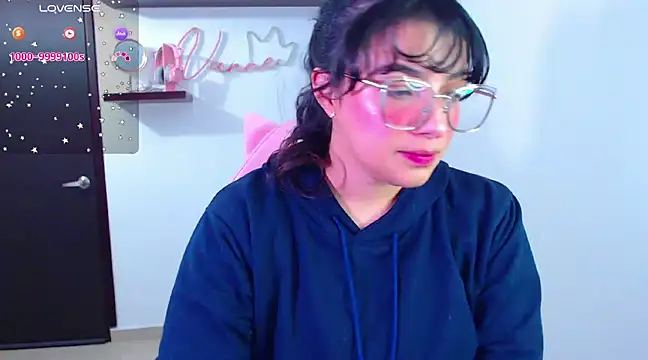 Snapshot of Vannessa__Shy chatting on February 2025 10:00:02 PM Vannessa  Shy online show from February 2025 10:00:02 PM
