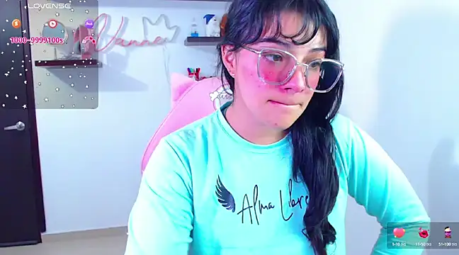 Snapshot of Vannessa__Shy chatting on February 2025 08:52:02 PM Vannessa  Shy online show from February 2025 08:52:02 PM