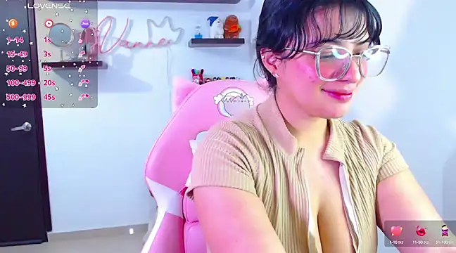 Snapshot of Vannessa__Shy chatting on February 2025 07:03:01 PM Vannessa  Shy online show from February 2025 07:03:01 PM
