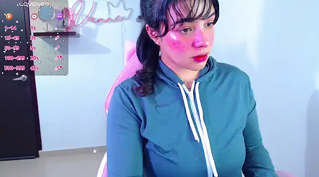 Snapshot of Vannessa__Shy chatting on February 2025 09:35:02 PM Vannessa  Shy online show from February 2025 09:35:02 PM
