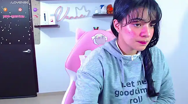 Snapshot of Vannessa__Shy chatting on March 2025 08:41:02 PM Vannessa  Shy online show from March 2025 08:41:02 PM