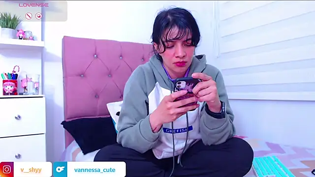 Snapshot of Vannessa__Shy chatting on September 2025 12:36:02 AM Vannessa  Shy online show from September 2025 12:36:02 AM