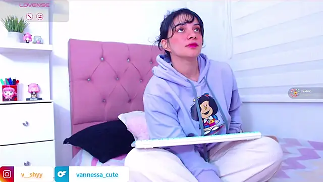 Snapshot of Vannessa__Shy chatting on October 2025 01:03:02 AM Vannessa  Shy online show from October 2025 01:03:02 AM