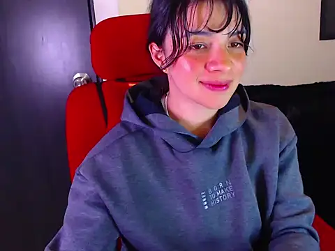 Snapshot of Vannessa__Shy chatting on October 2025 12:33:01 AM Vannessa  Shy online show from October 2025 12:33:01 AM