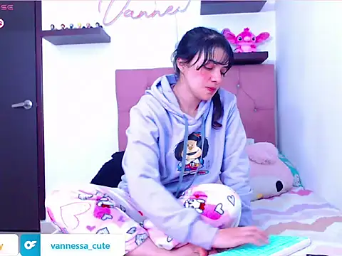 Snapshot of Vannessa__Shy chatting on October 2025 01:27:02 AM Vannessa  Shy online show from October 2025 01:27:02 AM