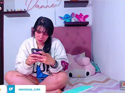 Snapshot of Vannessa__Shy chatting on October 2025 10:25:02 PM Vannessa  Shy online show from October 2025 10:25:02 PM