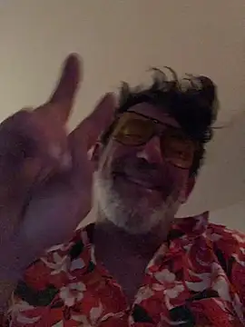 Snapshot of maxximere chatting on April 2026 01:05:01 AM maxximere online show from April 2026 01:05:01 AM