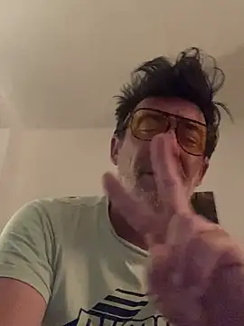 Snapshot of maxximere chatting on April 2026 11:06:01 PM maxximere online show from April 2026 11:06:01 PM