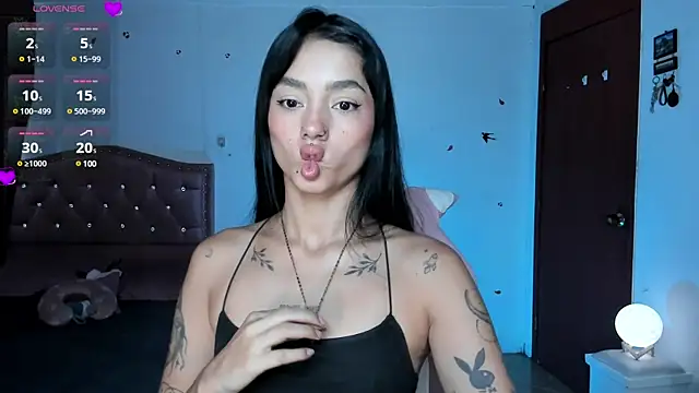 Lizzie corner v online show from December 2024 02:33:02 PM