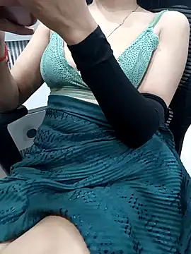 Snapshot of Beautiful_xxo chatting on February 2025 06:07:01 PM Beautiful xxo online show from February 2025 06:07:01 PM