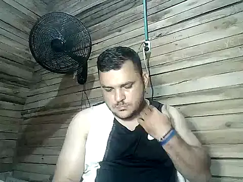 Snapshot of Arcangel_05 chatting on April 2026 01:33:01 AM Arcangel 05 online show from April 2026 01:33:01 AM