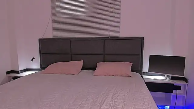 GiaFaaris online show from December 2024 08:40:02 PM