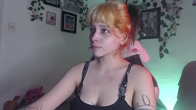 Snapshot of MaryJannes chatting on December 2024 05:17:01 AM MaryJannes online show from December 2024 05:17:01 AM