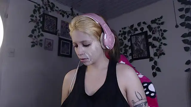 Snapshot of MaryJannes chatting on December 2024 06:52:01 AM MaryJannes online show from December 2024 06:52:01 AM