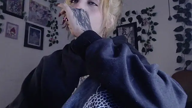 Snapshot of MaryJannes chatting on January 2025 04:59:01 PM MaryJannes online show from January 2025 04:59:01 PM