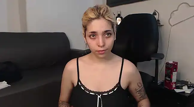 Snapshot of MaryJannes chatting on March 2025 06:03:01 AM MaryJannes online show from March 2025 06:03:01 AM