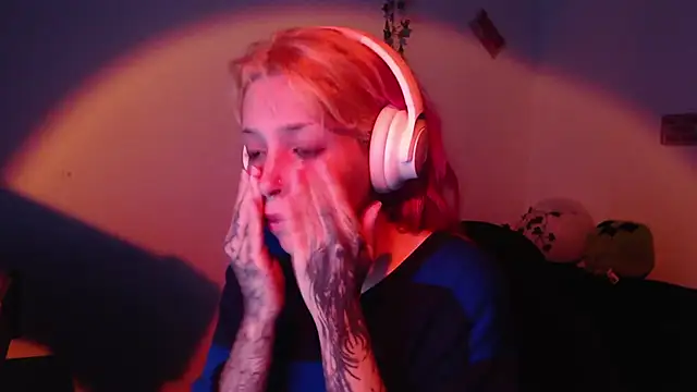 Snapshot of MaryJannes chatting on December 2025 10:24:01 AM MaryJannes online show from December 2025 10:24:01 AM