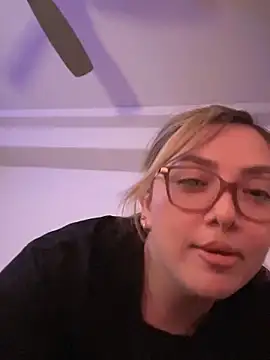 Snapshot of drizzypeach602 chatting on December 2024 05:09:02 AM drizzypeach602 online show from December 2024 05:09:02 AM