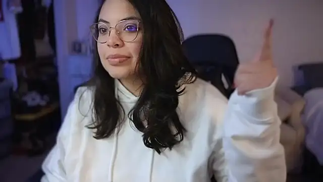 Snapshot of drizzypeach602 chatting on January 2025 08:30:02 AM drizzypeach602 online show from January 2025 08:30:02 AM