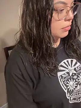 Snapshot of drizzypeach602 chatting on January 2025 03:18:02 AM drizzypeach602 online show from January 2025 03:18:02 AM