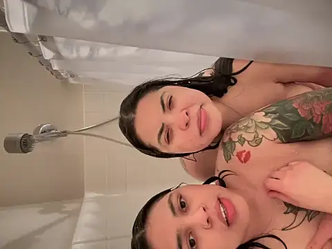 Snapshot of drizzypeach602 chatting on January 2025 01:05:02 AM drizzypeach602 online show from January 2025 01:05:02 AM