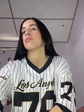 Snapshot of Amira_Milker chatting on December 2024 05:40:01 PM Amira Milker online show from December 2024 05:40:01 PM