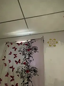 Snapshot of Amira_Milker chatting on December 2024 04:28:01 PM Amira Milker online show from December 2024 04:28:01 PM