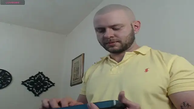 Snapshot of TONY_WHITE_7 chatting on April 2026 01:21:02 AM TONY WHITE 7 online show from April 2026 01:21:02 AM