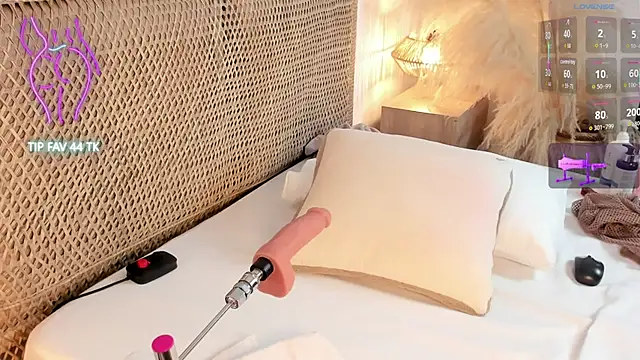 cloe 25 online show from November 2025 03:06:01 AM