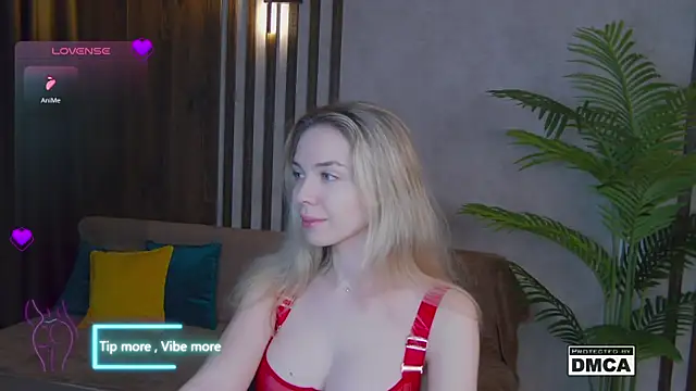 Snapshot of Holl1Would chatting on January 2025 07:13:02 PM Holl1Would online show from January 2025 07:13:02 PM