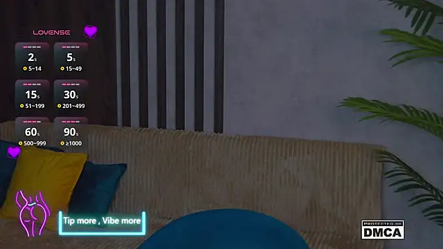 Snapshot of Holl1Would chatting on January 2025 10:12:02 PM Holl1Would online show from January 2025 10:12:02 PM