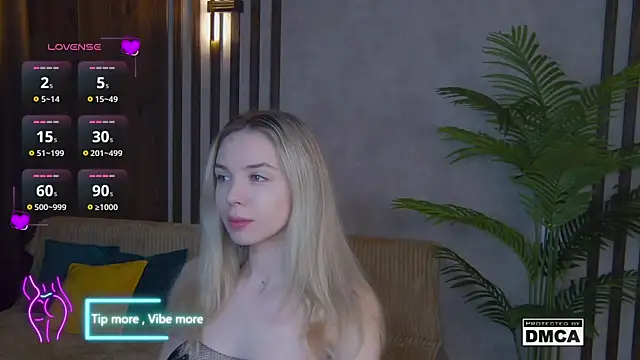 Snapshot of Holl1Would chatting on February 2025 03:41:01 AM Holl1Would online show from February 2025 03:41:01 AM