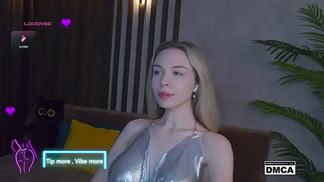 Snapshot of Holl1Would chatting on February 2025 03:33:01 AM Holl1Would online show from February 2025 03:33:01 AM