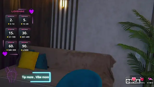 Snapshot of Holl1Would chatting on March 2025 03:48:01 AM Holl1Would online show from March 2025 03:48:01 AM