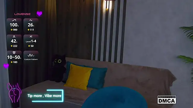 Snapshot of Holl1Would chatting on March 2025 08:11:01 PM Holl1Would online show from March 2025 08:11:01 PM